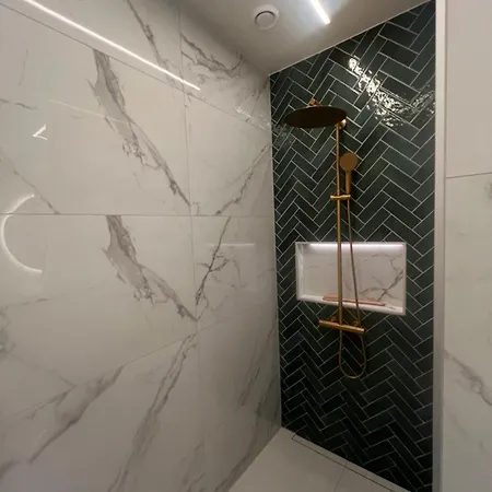 2 Bedroom In The Heart Of Centrum Апартаменты *